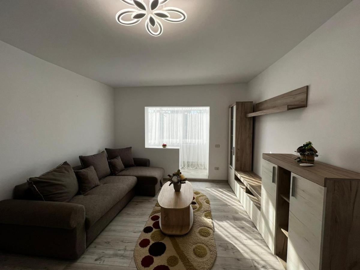 Cozy Urban Accommodation In Beautiful Suceava Extérieur photo